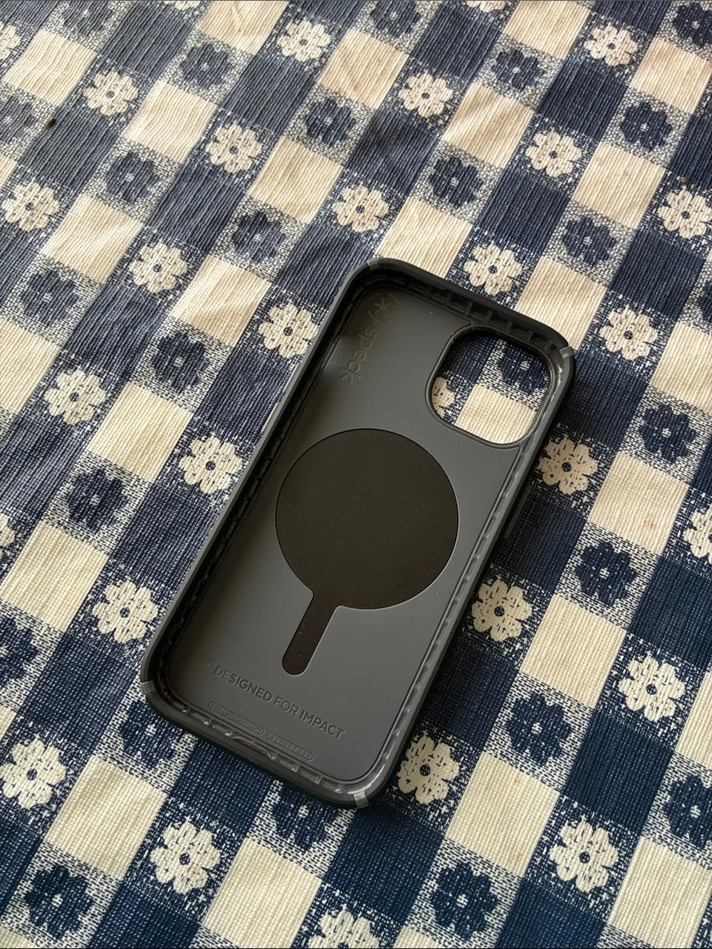 speck Black MagSafe-Compatible Rugged Phone Case